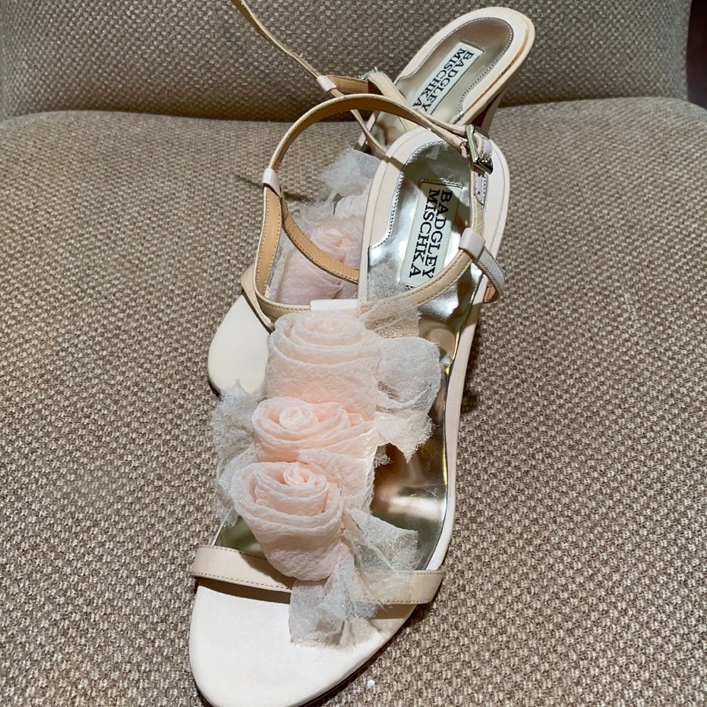 Gorgeous hand made flowers sandal!